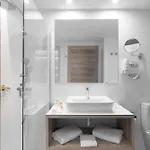 إلبا لانزاروتي رويال فيليدج فندق 4*