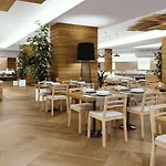 إلبا لانزاروتي رويال فيليدج 4*