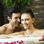 إلبا لانزاروتي رويال فيليدج 4*